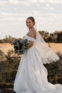 Outdoor Texas bridal portraits with bouquet